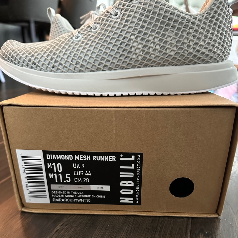 NEW in box. Never worn NOBULL  Diamond Mesh Runner S/Z 10 color gray!